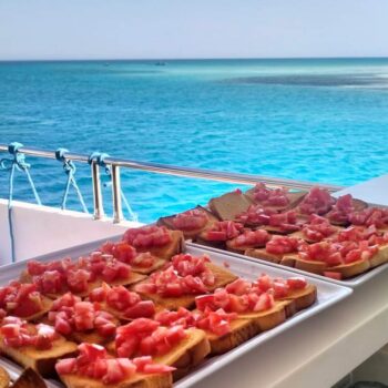 Bruschette al pomodoro a bordo del M/Y Diamante, in Mar Rosso